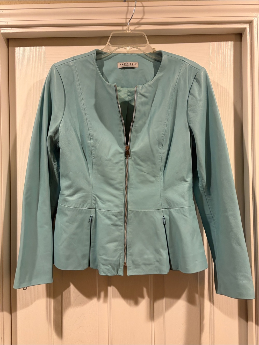 Bagatelle Women's Teal Zip-Front 100% Genuine Leather Jacket size M like new - Picture 2 of 7